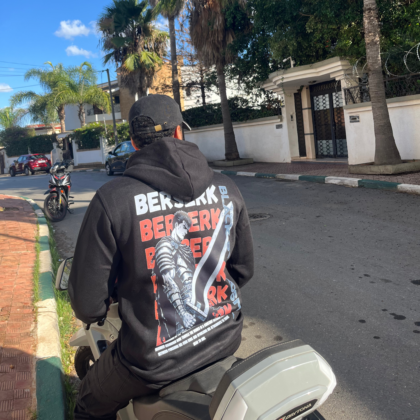 🔥 BERSERK Hoodie – Black Swordsman Edition 🔥